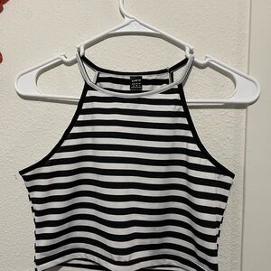 SHEIM SET OF TWO SHORT SLEEVELESS SHIRTS, ONE LIGHT PINK AND ONE BLACK WITH WHIT